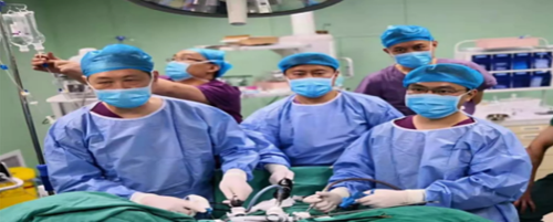2019年7月，刘春晓教授在中山广济医院，运用独创乙状结肠原位新膀胱技术，成功完成泌尿外科难度最大最复杂的手术之一--腹腔镜下膀胱癌根治术